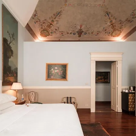 Royal Palace Hotell 5*