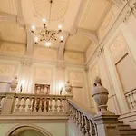 Royal Palace Hotel