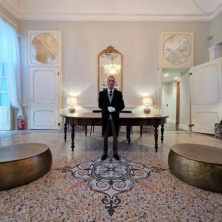 Royal Palace Hotel